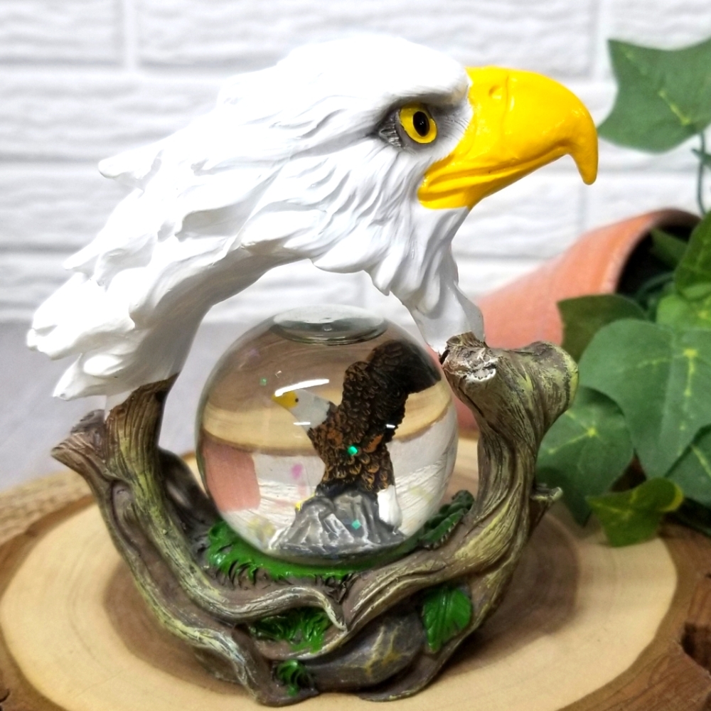 Bald Eagle figure/snow/glitter globe